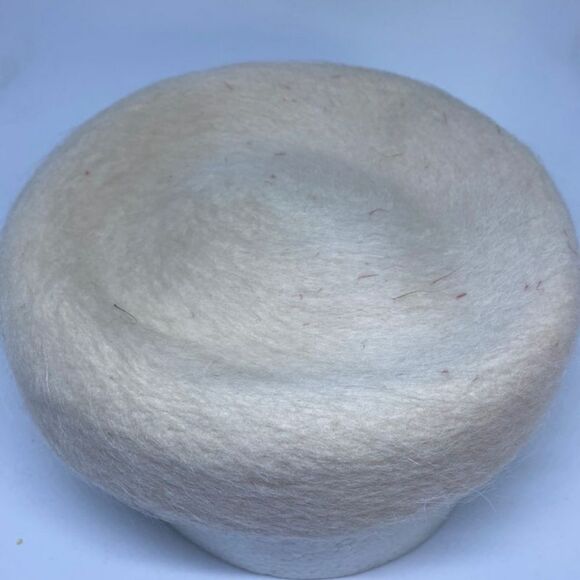 Vintage 1950's Llamasene Cream Hat & Faux Hat Pin - Picture 6 of 8